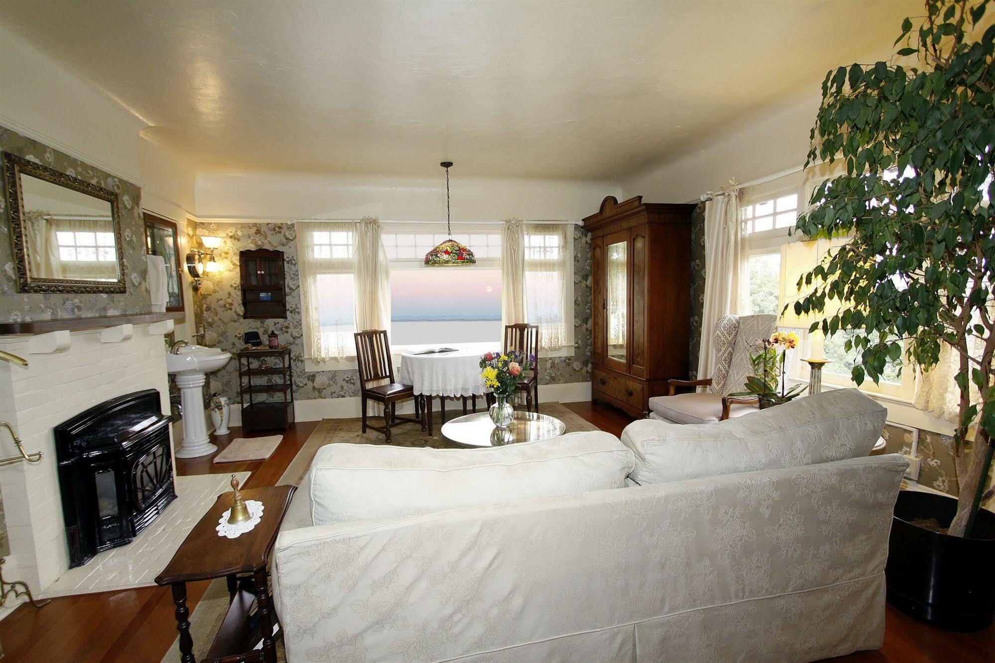 Bed and Breakfast The Jabberwock Bed & Breakfast à Monterey Extérieur photo